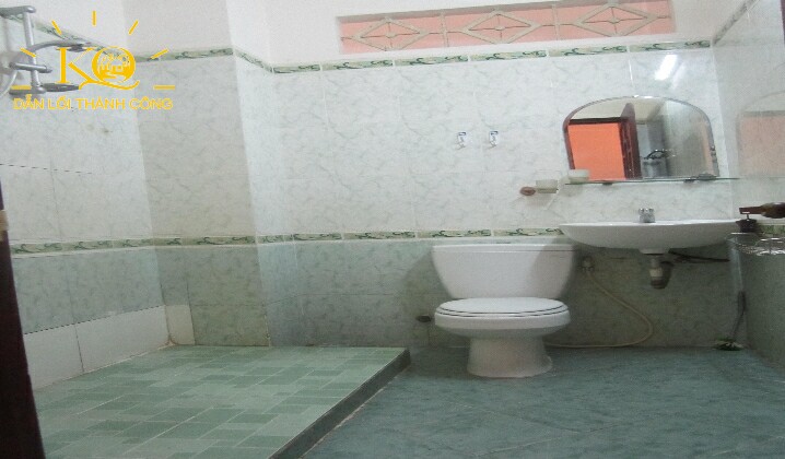 Phòng vệ sinh Nhìn căn nhà từ bên ngoài