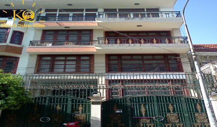 Nhìn căn nhà từ bên ngoài Nhìn căn nhà từ bên ngoài