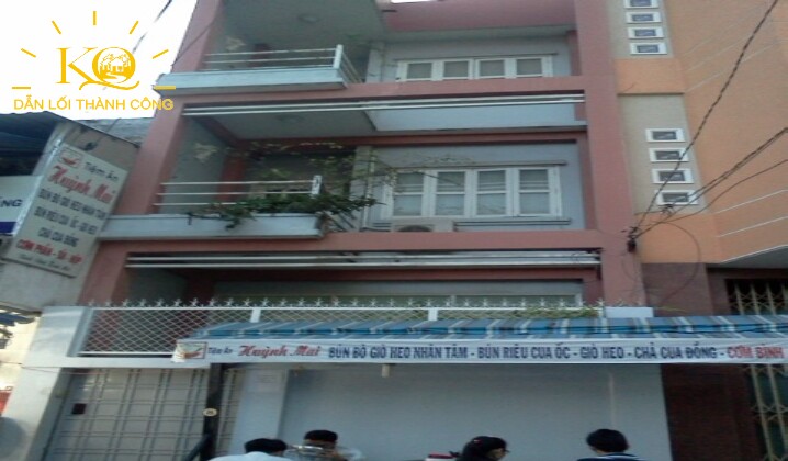 Nhìn căn nhà từ bên ngoài Nhìn căn nhà từ bên ngoài