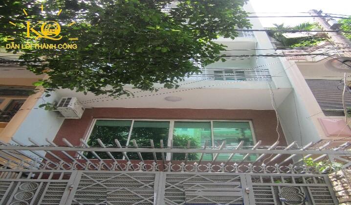 Nhìn căn nhà từ bên ngoài Nhìn căn nhà từ bên ngoài