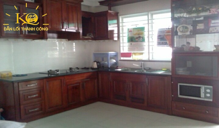 Gian bếp mặt trước nhà