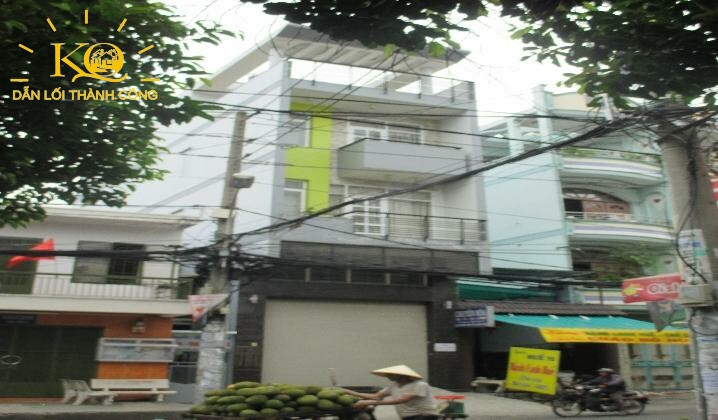 Nhìn căn nhà từ bên ngoài Nhìn căn nhà từ bên ngoài