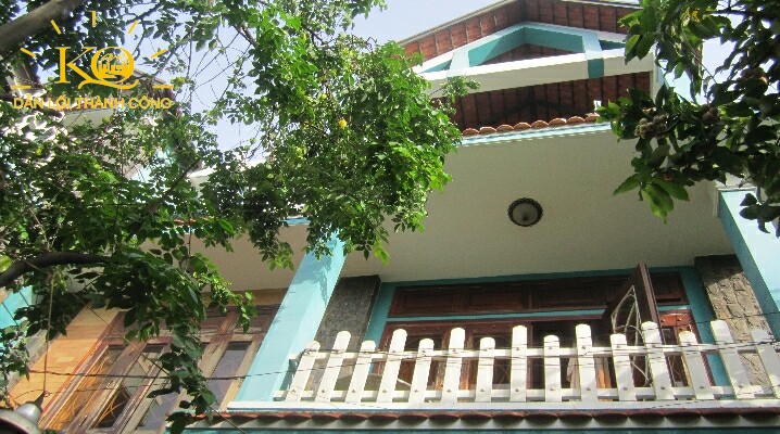 nhìn từ dưới lên của căn nhà nhìn từ dưới lên của căn nhà