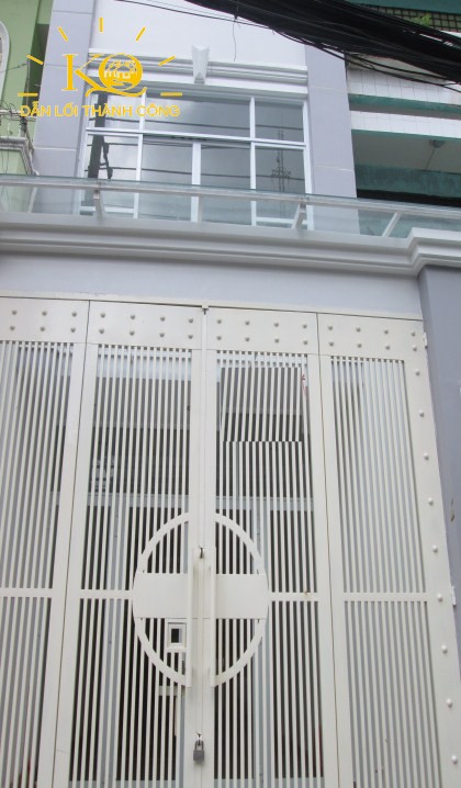 Mặt trước căn nhà Mặt trước căn nhà