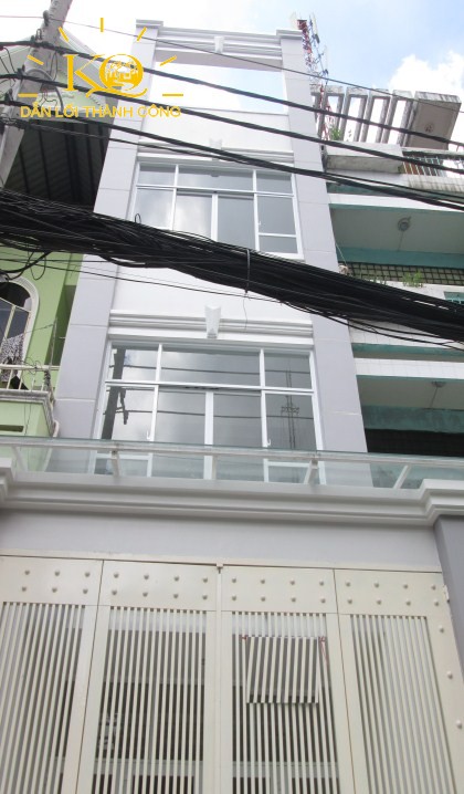 Nhìn căn nhà từ bên ngoài Nhìn căn nhà từ bên ngoài