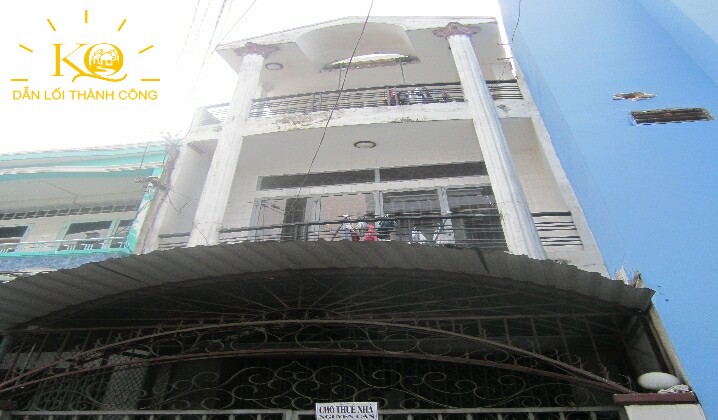 Nhìn căn nhà từ bên ngoài Nhìn căn nhà từ bên ngoài