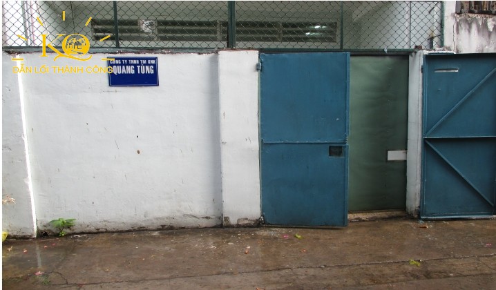 Phía trước mặt tiền