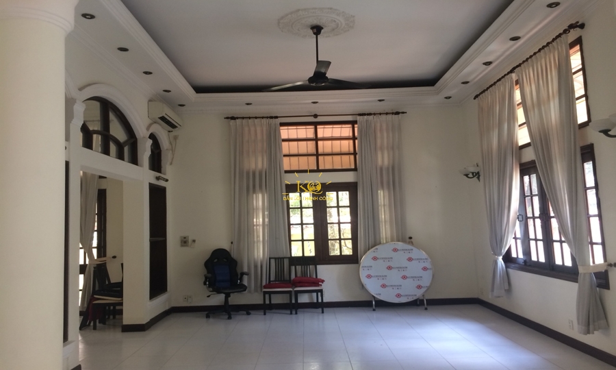 Tầng trệt rộng thoáng. Tầng trệt rộng thoáng.