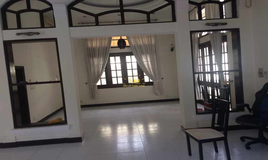 Diện tích trống rộng thoáng dễ thiết kế. Diện tích trống rộng thoáng dễ thiết kế.