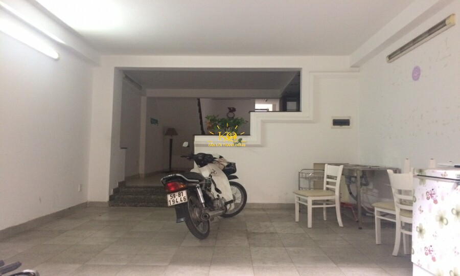 Hình ảnh từ bên ngoài nhìn vào . Hình ảnh từ bên ngoài nhìn vào .