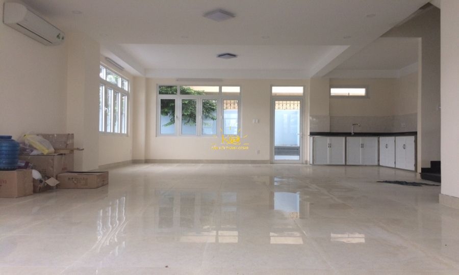 Không gian tầng trệt rộng thoáng. Không gian tầng trệt rộng thoáng.