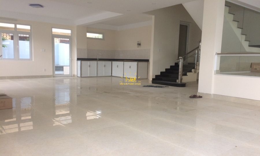 Tầng trệt góc nhìn từ cửa vào nhà. Tầng trệt góc nhìn từ cửa vào nhà.