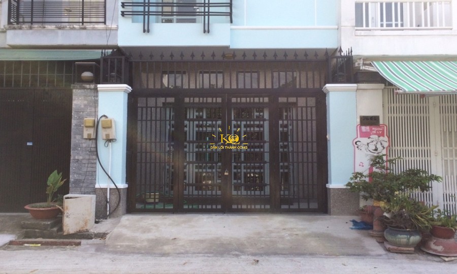 Đường trước nhà rộng, đậu xe thoải mái. Đường trước nhà rộng, đậu xe thoải mái.