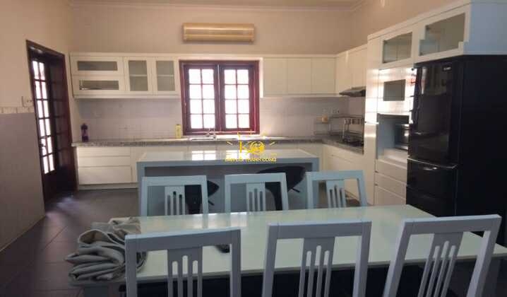 Khu vực bếp ăn trong nhà, thiết kế hiện đại nội thất mới. Khu vực bếp ăn trong nhà, thiết kế hiện đại nội thất mới.