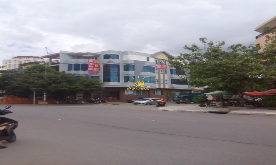 Không gian xung quanh thoáng mát, không khí trong lành. Không gian xung quanh thoáng mát, không khí trong lành.