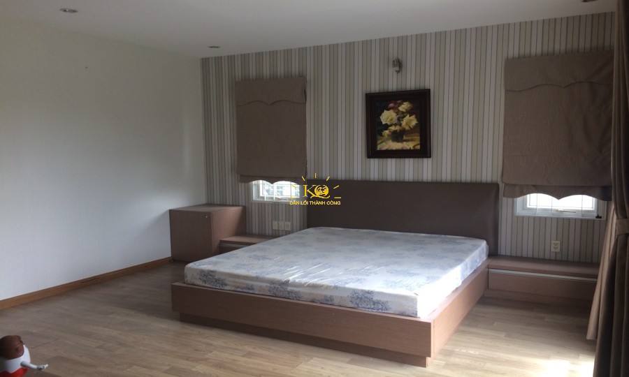 Phòng ngủ được lót hoàn toàn bằng gỗ, gam màu nhẹ tạo sự thoải mái khi bước vào. Phòng ngủ được lót hoàn toàn bằng gỗ, gam màu nhẹ tạo sự thoải mái khi bước vào.