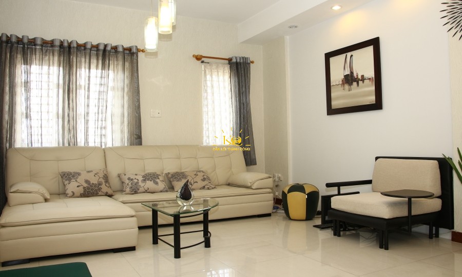 Phòng khách được trang trí hài hòa, nội thất sang trọng. Phòng khách được trang trí hài hòa, nội thất sang trọng.