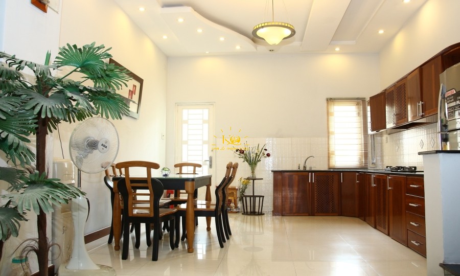 Khu vực nhà bếp thiết kế hiện đại, đầy đủ tiện nghi thích hợp cho những buổi inh hoạt gia đình. Khu vực nhà bếp thiết kế hiện đại, đầy đủ tiện nghi thích hợp cho những buổi inh hoạt gia đình.