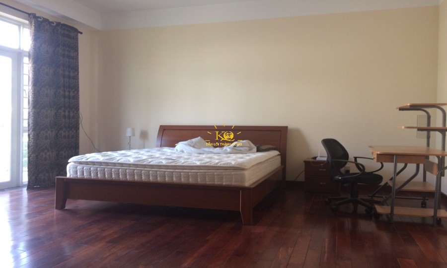 Phòng có cửa sổ lớn, ánh sáng tốt từ bên ngoài. Phòng có cửa sổ lớn, ánh sáng tốt từ bên ngoài.