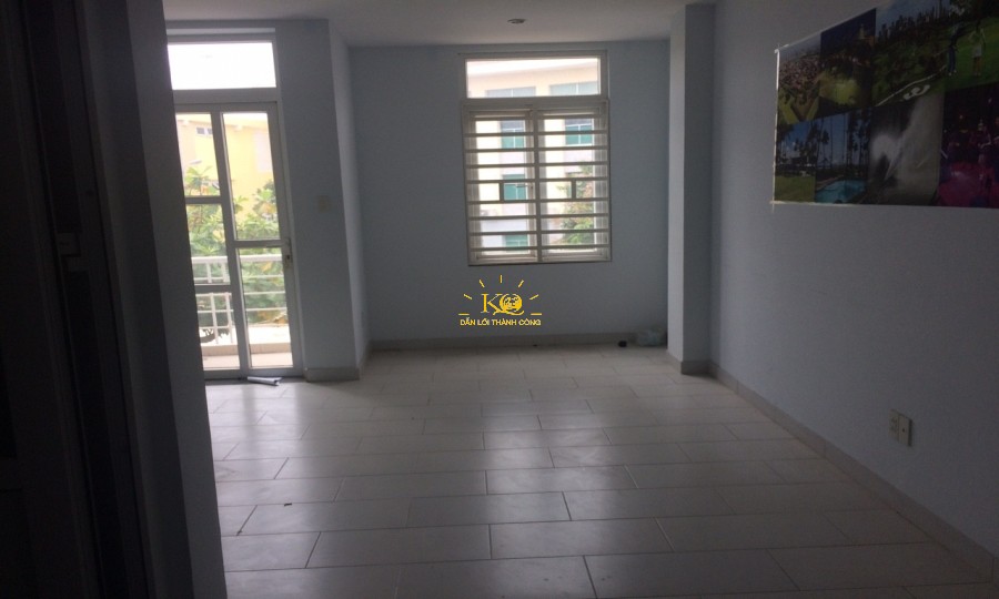 Phòng thiết kế nhận được nhiều ánh sáng bên ngoài. Phòng thiết kế nhận được nhiều ánh sáng bên ngoài.