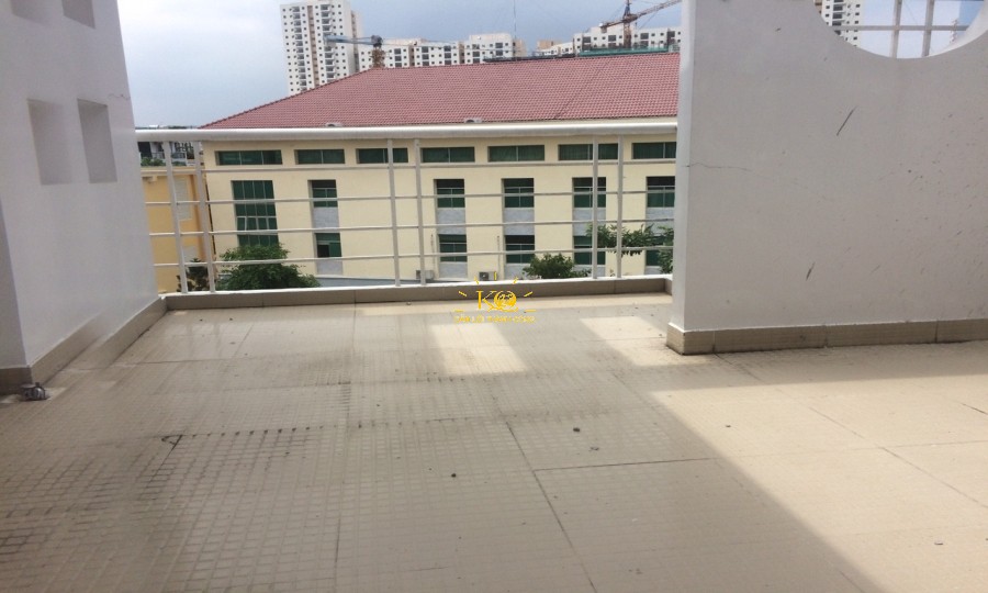 Sân thượng mát, sạch sẽ. Sân thượng mát, sạch sẽ.