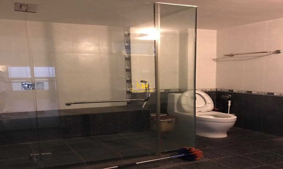 Nhà vệ sinh sạch sẽ, tiện nghi. Nhà vệ sinh sạch sẽ, tiện nghi.