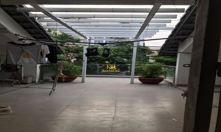 Sân thượng nhà rộng thoáng, view tuyệt đẹp khi nhìn ra ngoài. Sân thượng nhà rộng thoáng, view tuyệt đẹp khi nhìn ra ngoài.