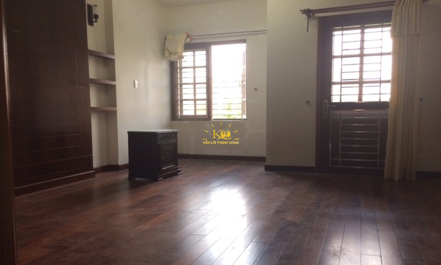 Sàn được lót gỗ cao cấp tạo sự sang trọng cho ngôi nhà. Sàn được lót gỗ cao cấp tạo sự sang trọng cho ngôi nhà.