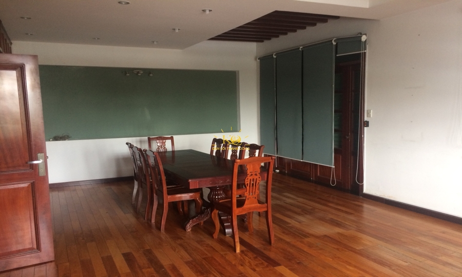 Sàn nhà được lót gỗ cao cấp Sàn nhà được lót gỗ cao cấp