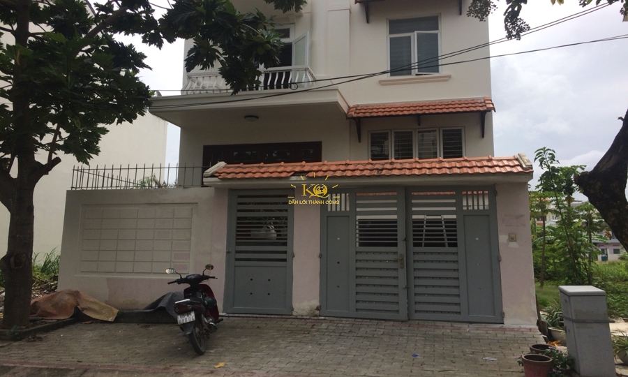 Sân trước nhà rộng Sân trước nhà rộng