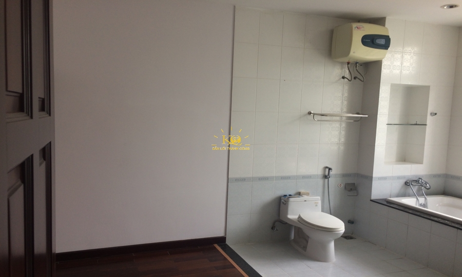 Nhà vệ sinh sạch sẽ, hiện đại Nhà vệ sinh sạch sẽ, hiện đại