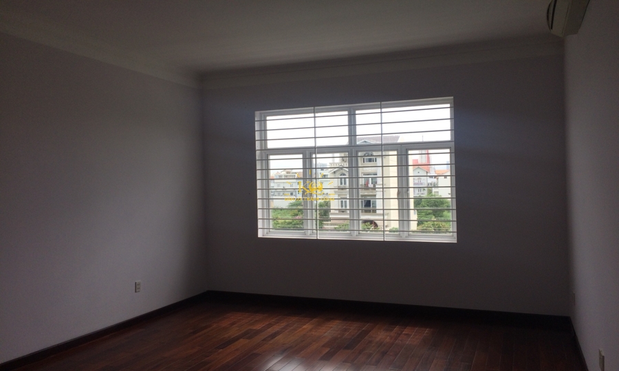 Sàn được lót gỗ, không gian mở Sàn được lót gỗ, không gian mở