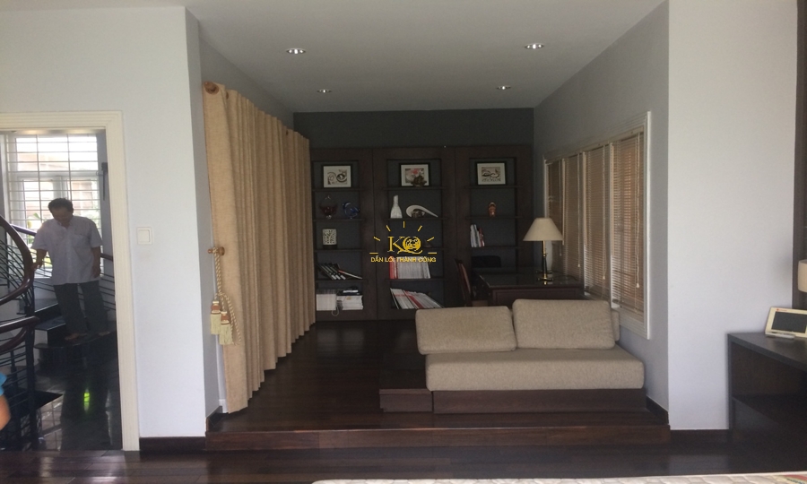 Bên trong được trang trí đẹp, ngăn nắp. Bên trong được trang trí đẹp, ngăn nắp.