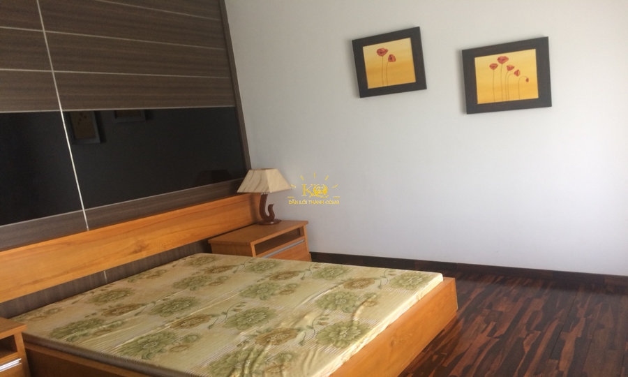 Phòng ngủ tầng lầu với gam màu đẹp. Phòng ngủ tầng lầu với gam màu đẹp.