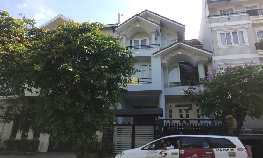 Nhà cho thuê quận 2 thiết kế hiện đại, diện tích 7.5x18m, nội thất cao cấp.