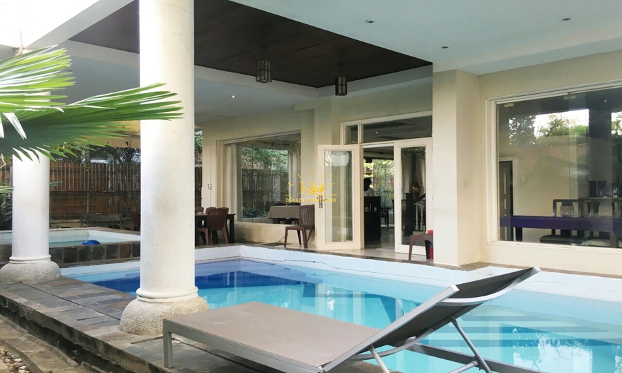 Hình ảnh nhìn từ bên ngoài, khuôn viên nhà rộng thoáng. Hình ảnh nhìn từ bên ngoài, khuôn viên nhà rộng thoáng.