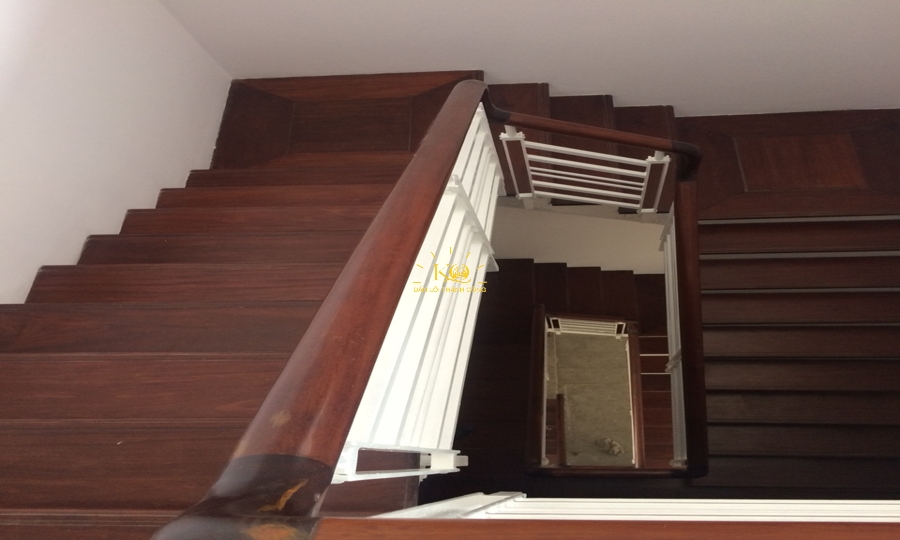 Cầu thang lên xuống Cầu thang lên xuống