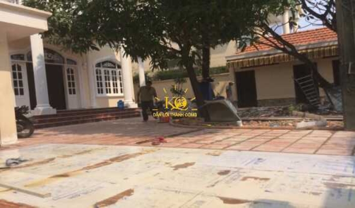 Nhà cho thuê có sân trước rộng, thoáng mát. Nhà cho thuê có sân trước rộng, thoáng mát.