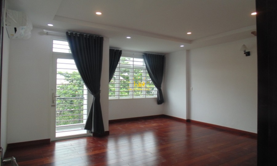 Sàn nhà lót gỗ, không gian thoáng mát, view đẹp khi nhìn ra ngoài. Sàn nhà lót gỗ, không gian thoáng mát, view đẹp khi nhìn ra ngoài.