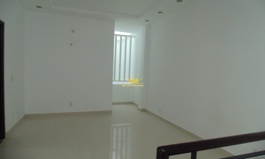 Diện tích trống tầng lầu nhà cho thuê. Diện tích trống tầng lầu nhà cho thuê.