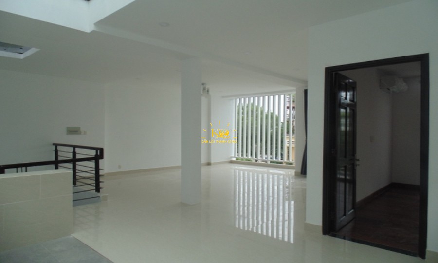 Diện tich trống tầng lầu, ánh sáng tự nhiên. Diện tich trống tầng lầu, ánh sáng tự nhiên.