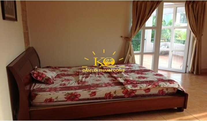 Phòng ngủ nhận được nhiều ánh sáng bên ngoài. Phòng ngủ nhận được nhiều ánh sáng bên ngoài.