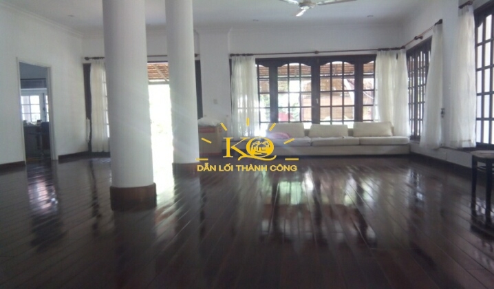 Đại sảnh nhà có diện tích rộng lớn. Đại sảnh nhà có diện tích rộng lớn.