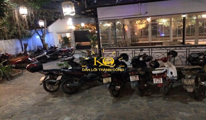 Khu vực nhà để xe. Khu vực nhà để xe.