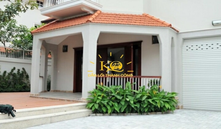 Hình ảnh từ bên ngoài, thiết kế sang trọng, sân trước nhà rộng rãi.  Hình ảnh từ bên ngoài, thiết kế sang trọng, sân trước nhà rộng rãi.