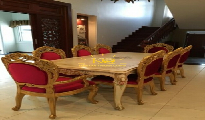 Bàn ăn sang trọng. Bàn ăn sang trọng.