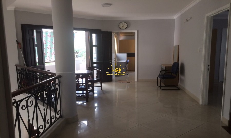 Tầng lầu rộng, không gian thoáng mát. Tầng lầu rộng, không gian thoáng mát.