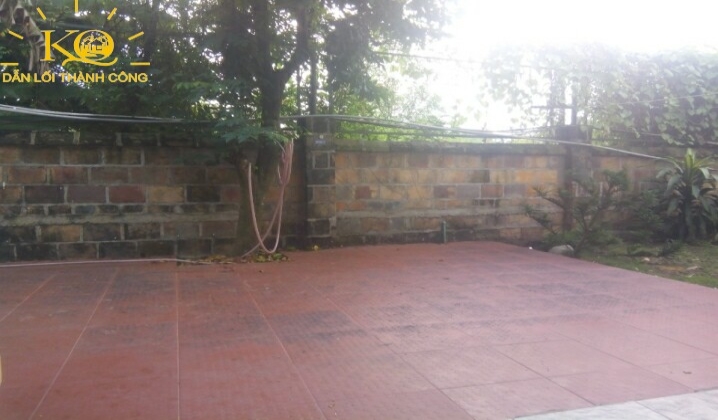 Khoảng sân trước nhà Khoảng sân trước nhà