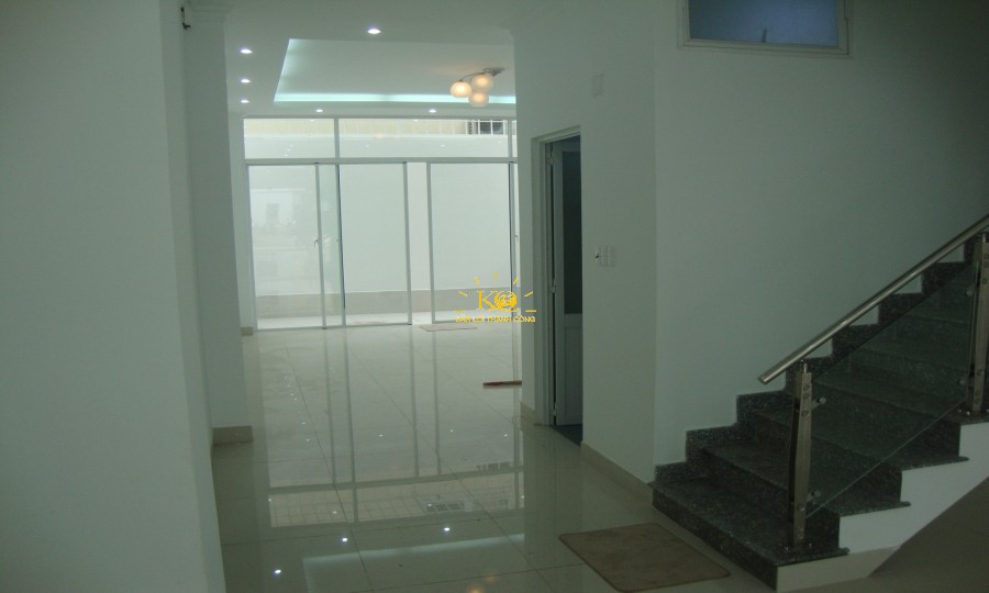 Cầu thang nhà cho thuê. Cầu thang nhà cho thuê.