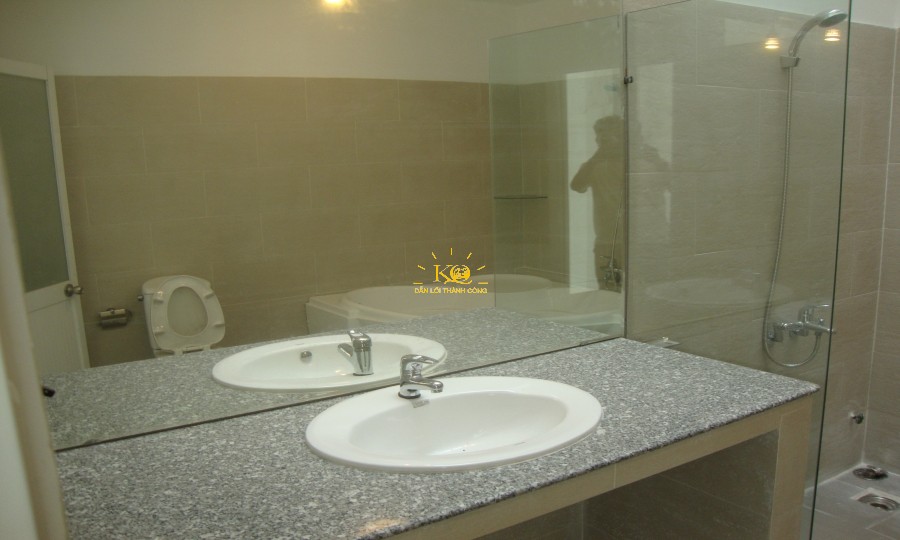 Nhà vệ sinh hiện đại, sạch sẽ. Nhà vệ sinh hiện đại, sạch sẽ.